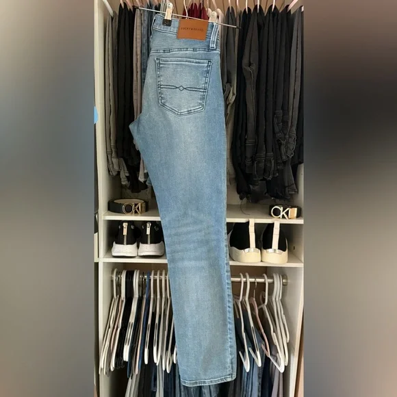 Lucky Brand Sweet Straight Jeans Mid Rise Light Wash Denim - Picture 9 of 12